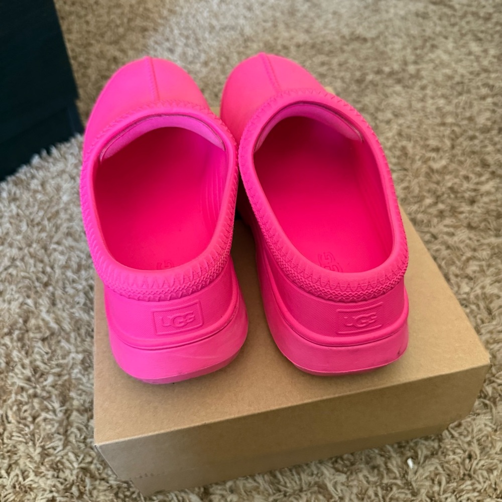 UGG Tasman Bright Pink Mules - Picture 3 of 8